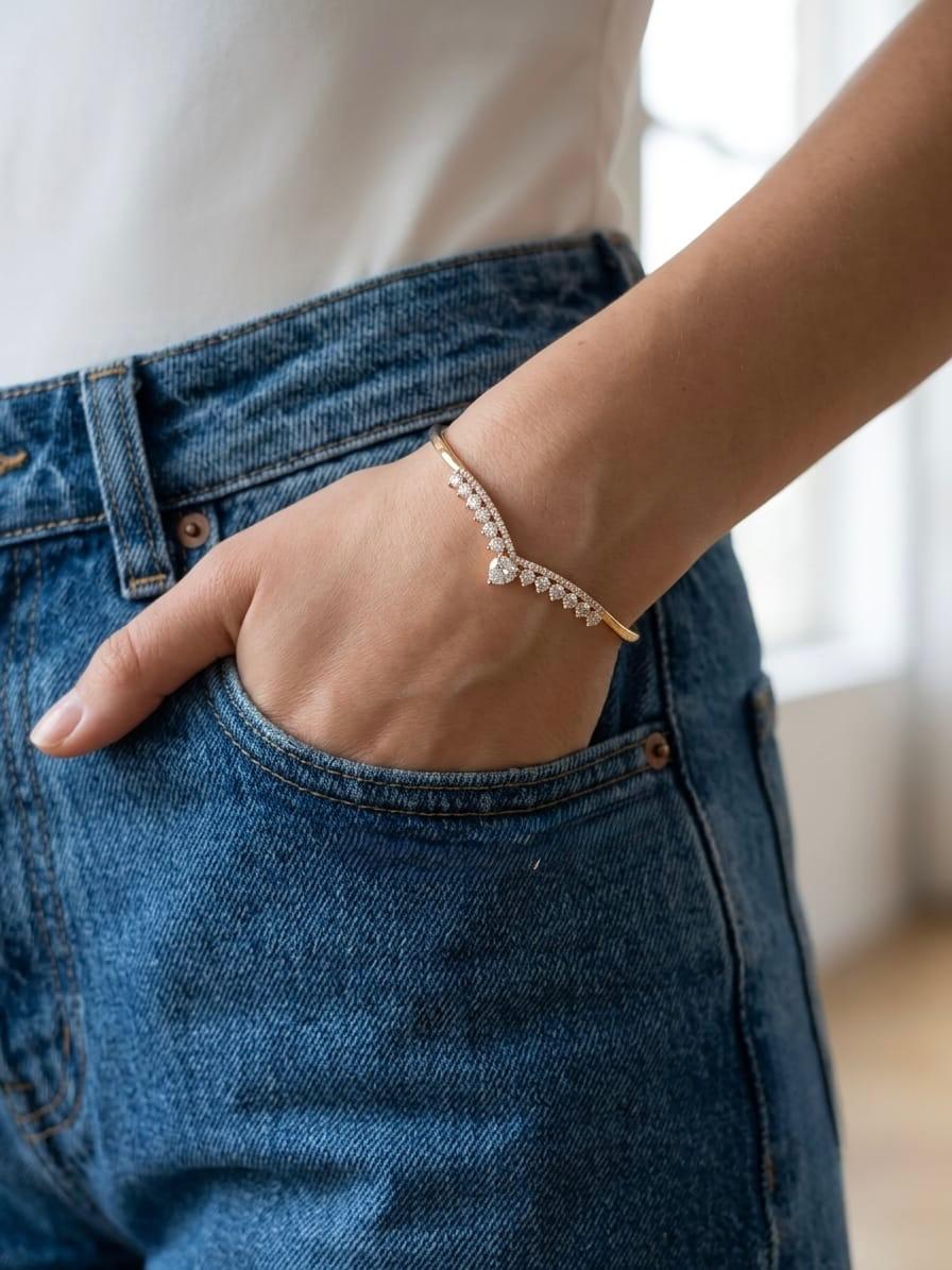 Aura V-Shape Diamond Cuff👑👸