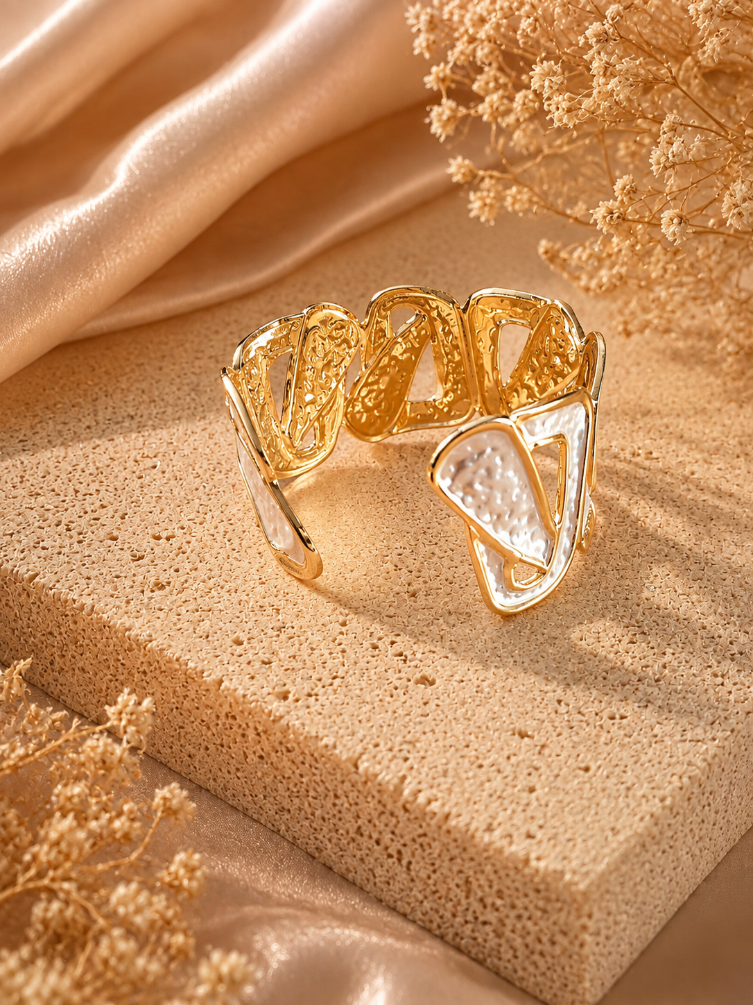 Lunéa Sculpted Cuff Bracelet