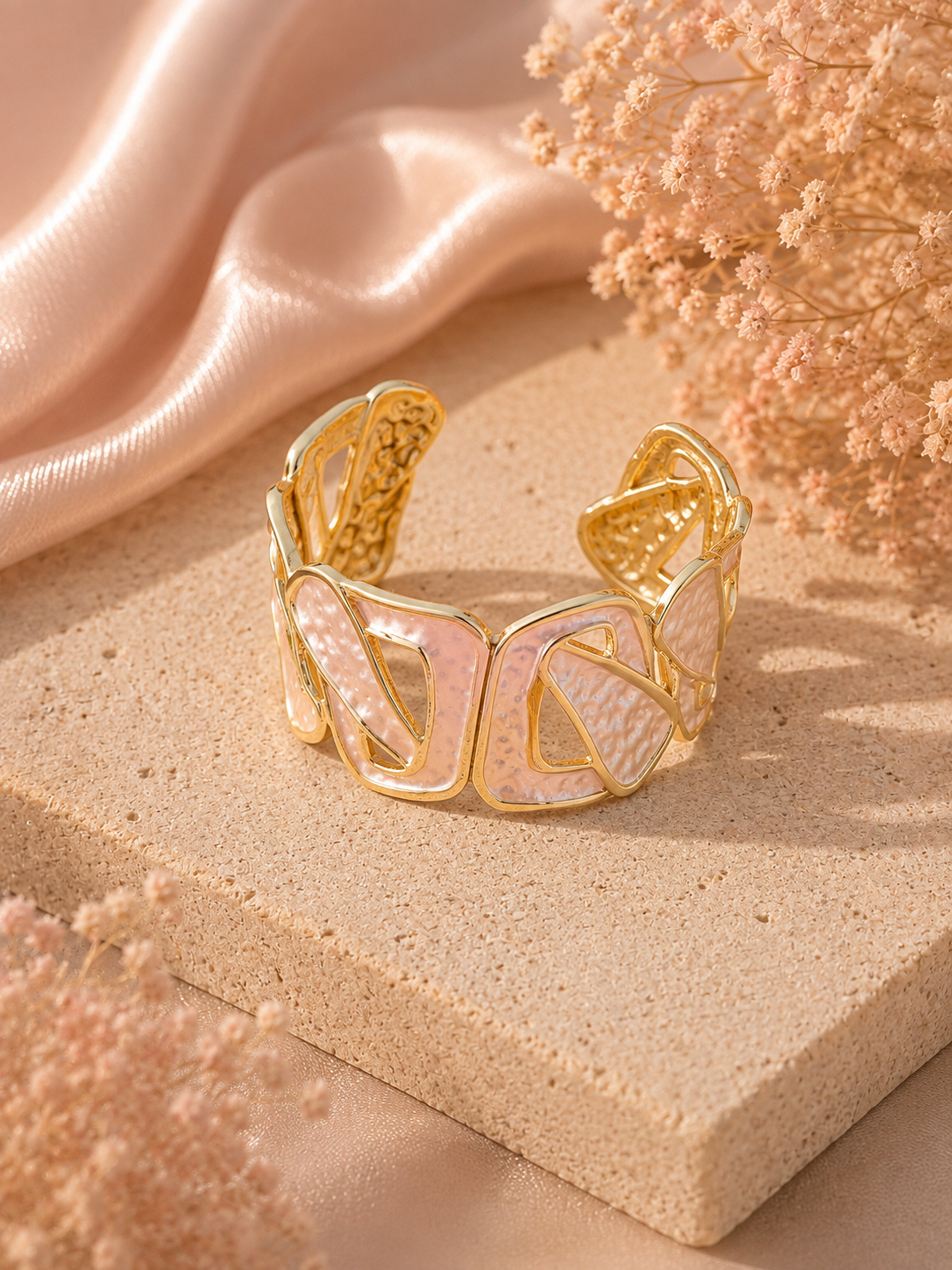 Lunéa Sculpted Cuff Bracelet